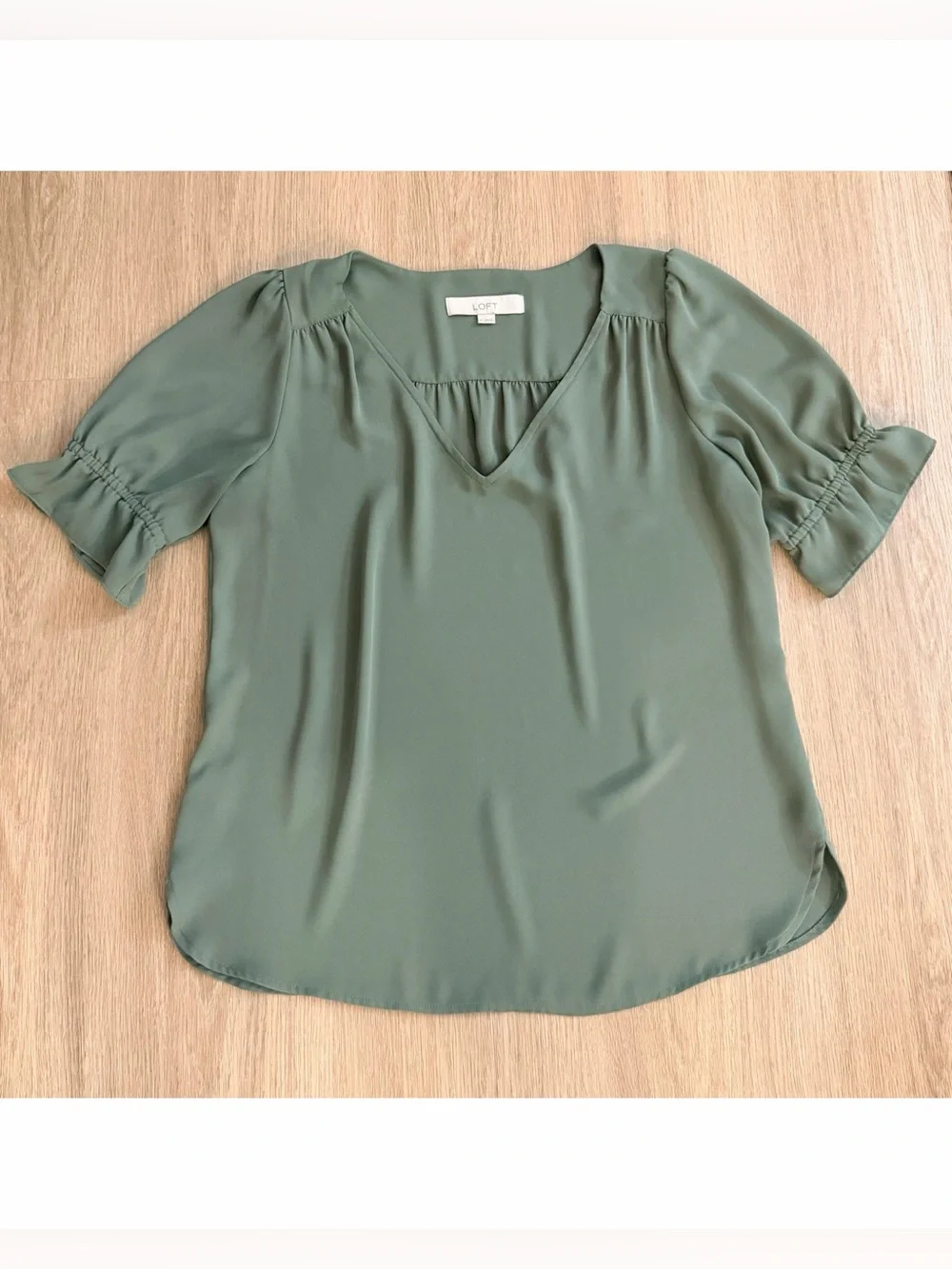 LOFT V-Neck Puff Sleeve Top in Eucalyptus Leaf Green size XS